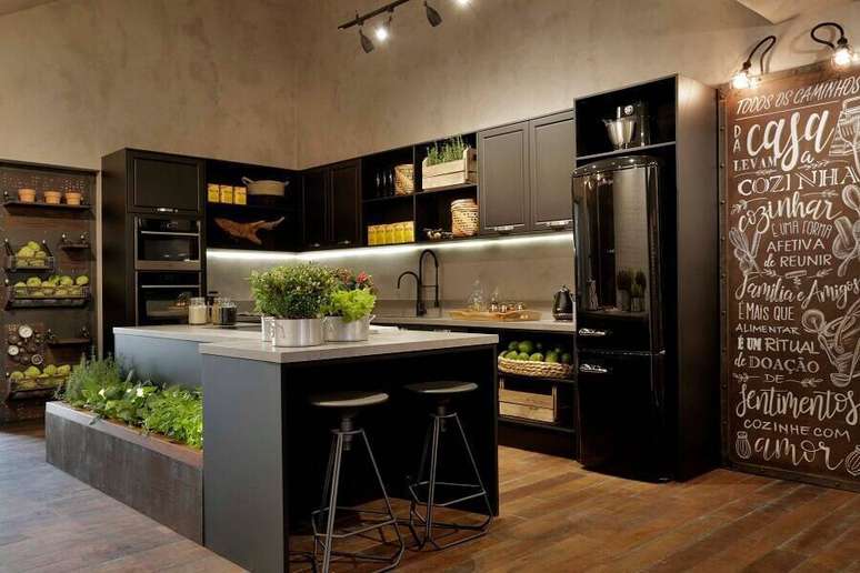 65. Decoração com estilo industrial para cozinha ampla com ilha e horta – Foto: Casas Estilos