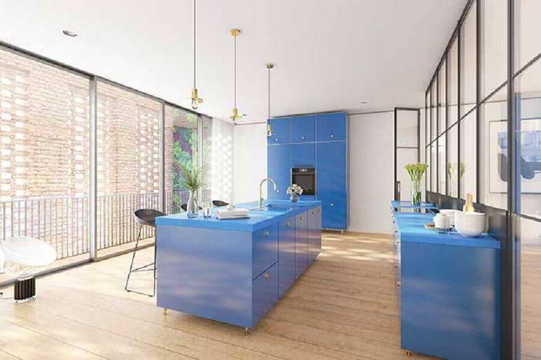 77. Decoração para cozinha com ilha central toda azul – Foto: Pinterest