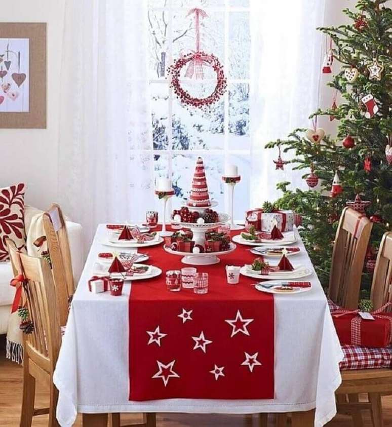 10. Decoração tradicional para mesa de natal – Foto: Pinterest