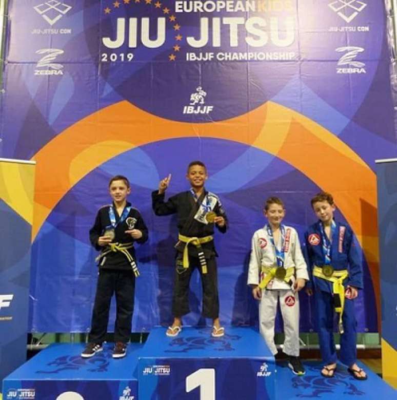 João Pedro, de 9 anos, foi campeão europeu de Jiu-Jitsu recentemente (Foto: Divulgação)