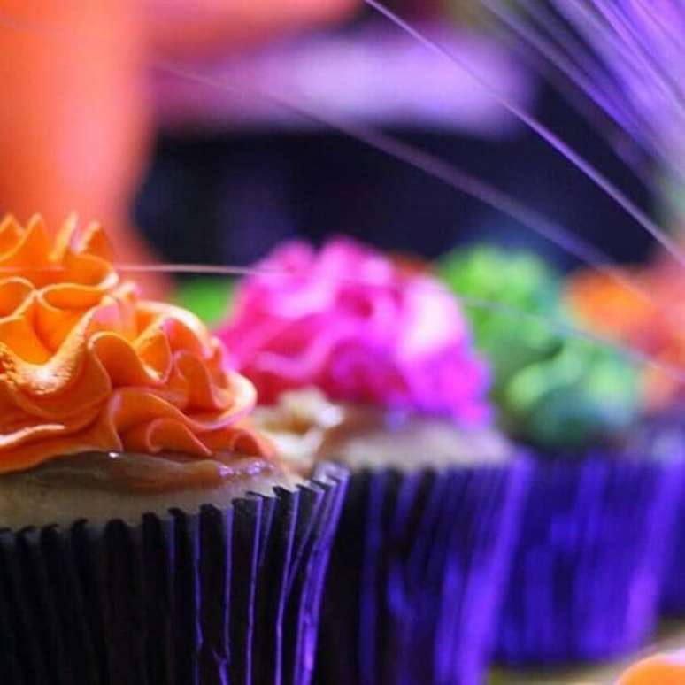 68. Invista em cupcakes coloridos. Fonte: Pinterest