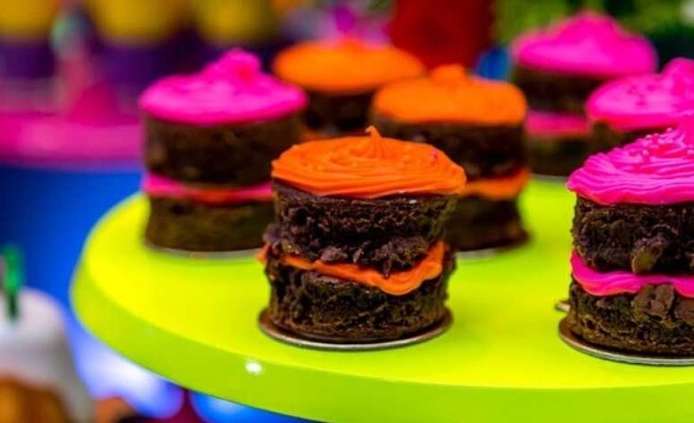 84. Os docinhos podem receber uma acabamento especial. Fonte: Pinterest