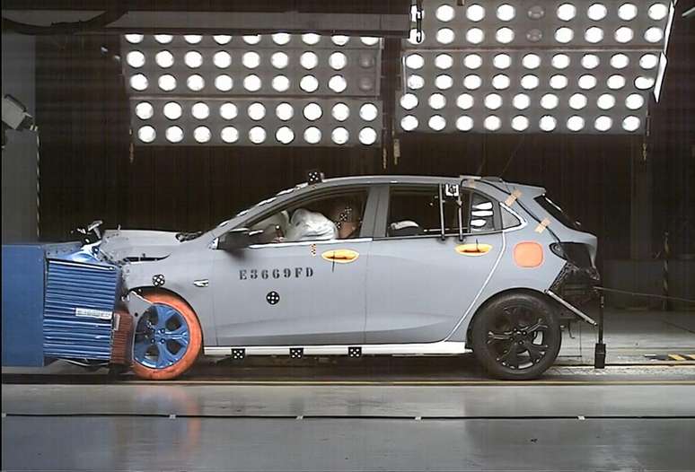 O novo Onix é cinco estrelas nos testes de segurança do Latin NCAP.