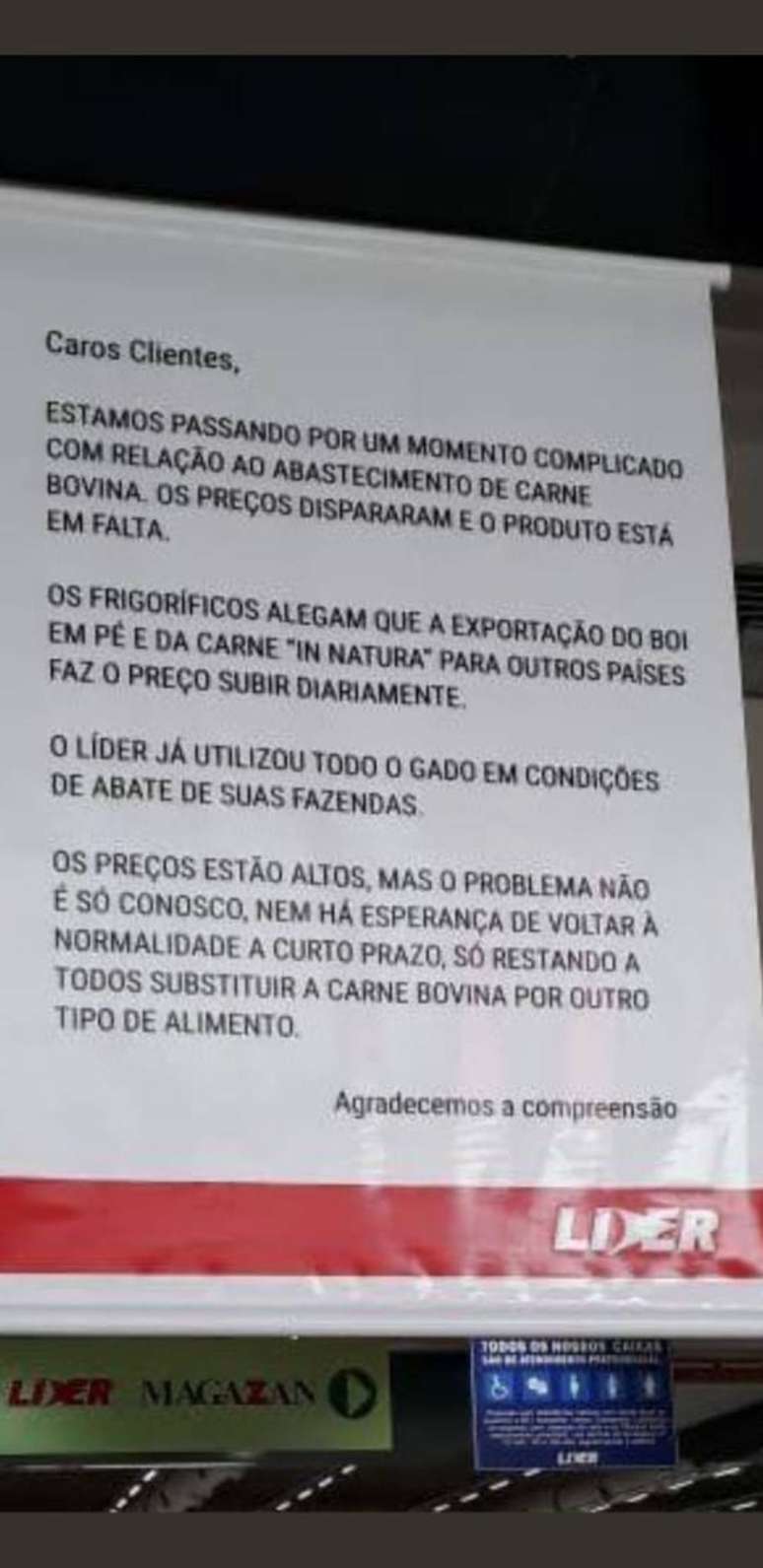 Rede de supermercados paraense Líder colocou cartazes nas lojas alertando os consumidores sobre problemas com o abastecimento de carne bovina