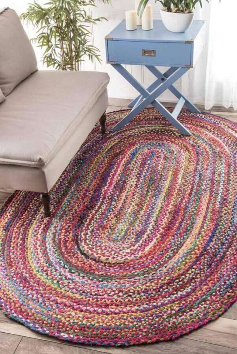 1. Complemente a decoração da sala com um tapete de crochê oval. Fonte: Pinterest