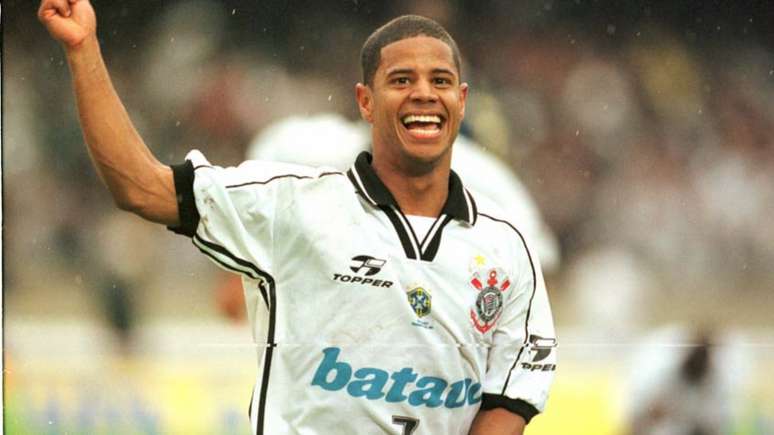 Marcelinho Carioca fez história com a camisa do Corinthians (Foto: Djalma Vassao/Lance!/Arquivo)
