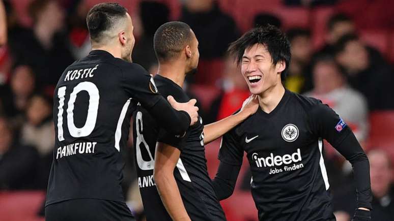Kamada marcou duas vezes e deu a vitória para o Frankfurt (Foto: AFP)