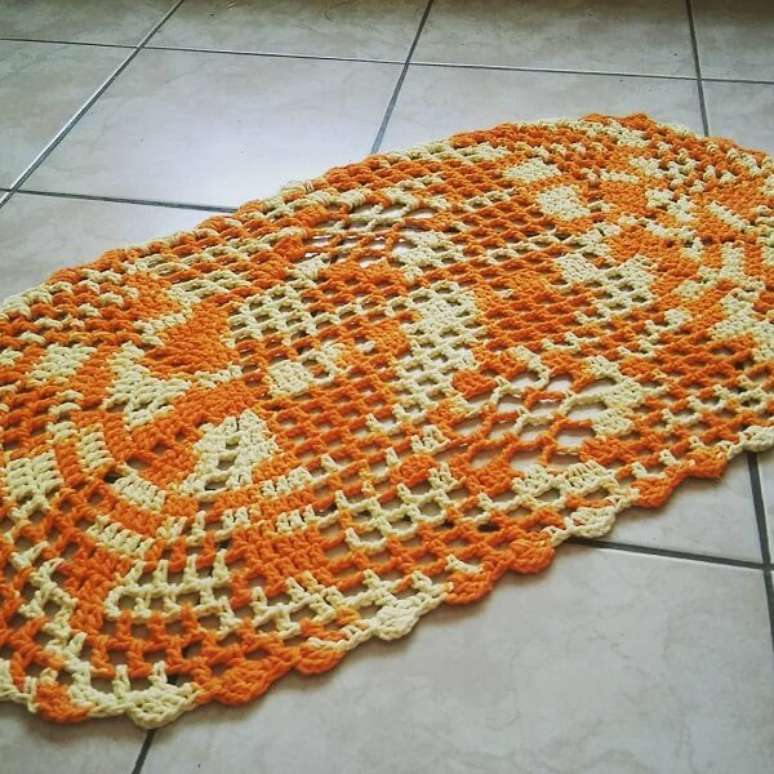 52. Lindas mescladas forma um lindo tapete de crochê oval. Fonte: Elaine Serra