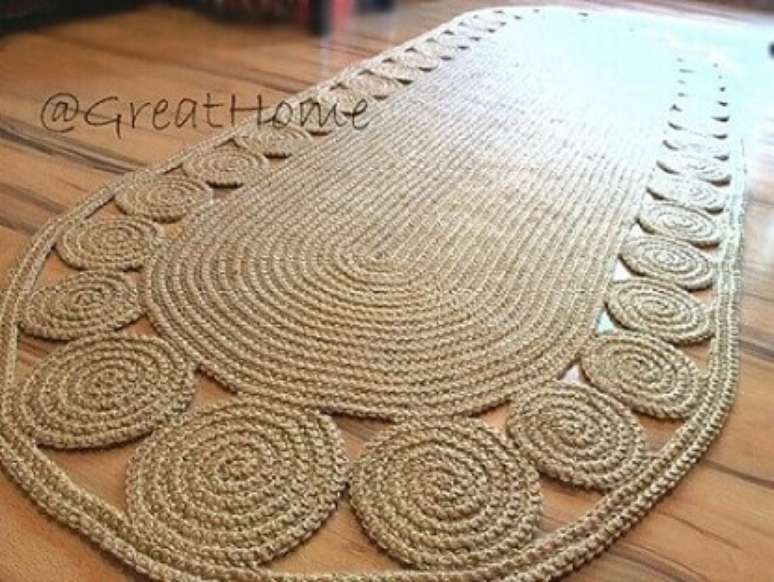 34. Tapete de crochê oval com círculos na borda. Fonte: Pinterest