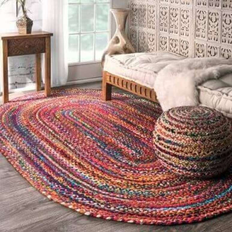 36. Tapete de crochê oval grande colorido. Fonte: Pinterest