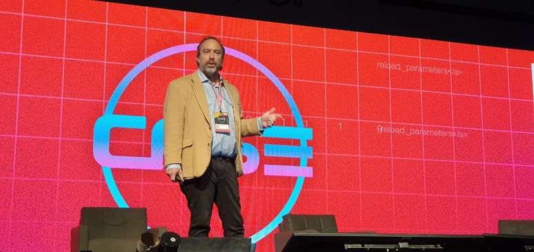 Jimmy Wales, fundador da enciclopédia digital