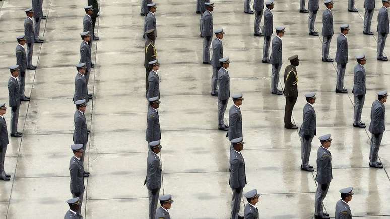 Formatura dos oficiais combatentes do Ex&eacute;rcito da Academia Militar das Agulhas Negras; proposta com novas regras para aposentadoria dos militares depende agora do Senado.