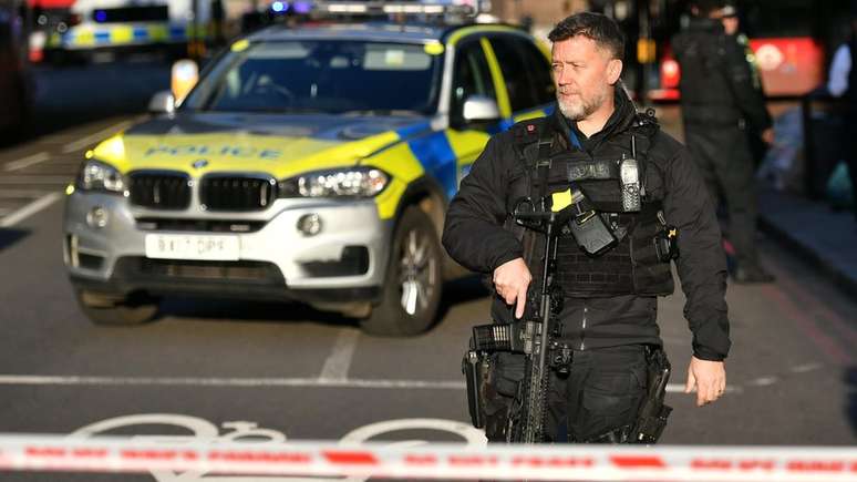 Polícia fechou a London Bridge, no centro de Londres, após o ataque
