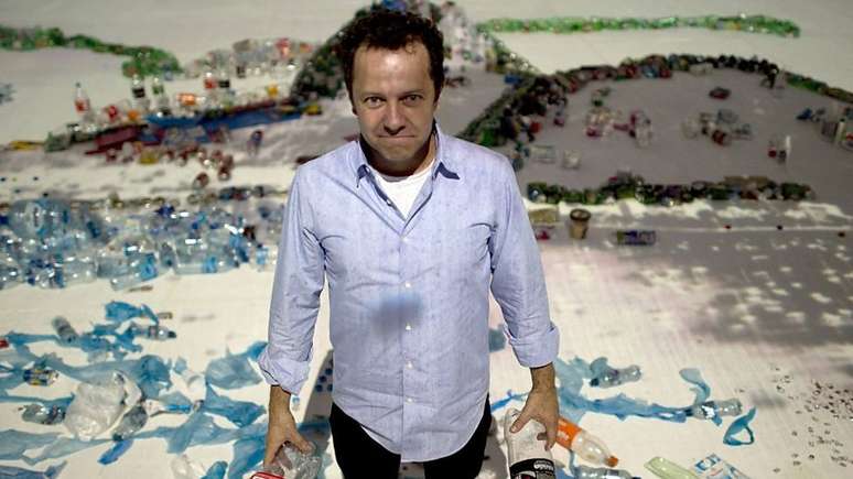 Vik Muniz &eacute; conhecido pelo seu trabalho com materiais inusitados