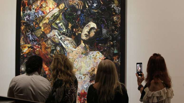 Muniz tem 30 anos de carreira, com diversas mostras j&aacute; realizadas no Brasil e no exterior