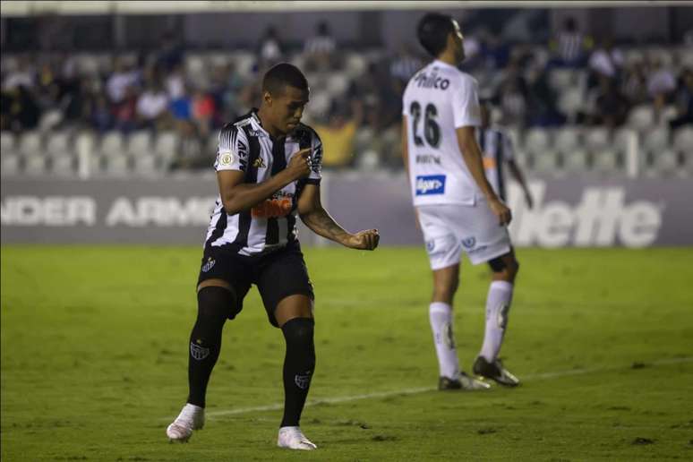 Alerrandro teve poucas chances no Brasileiro com Rodrigo Santana e Vagner Mancini- (Foto: Flávio Hopp)