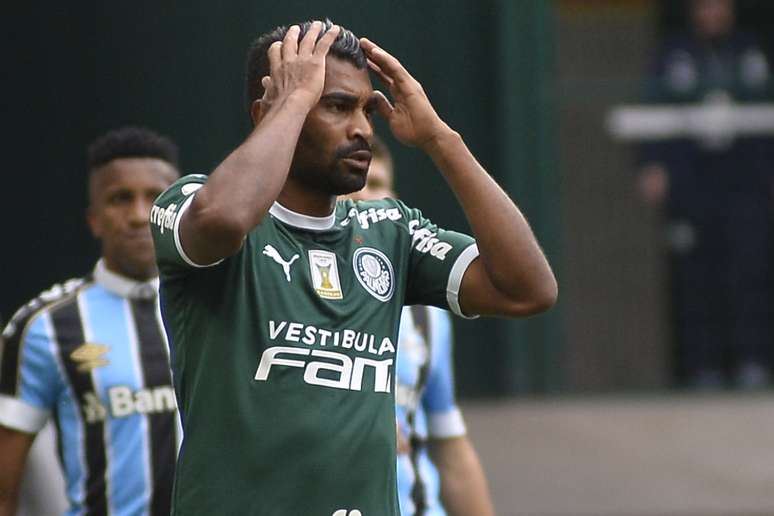 Thiago Santos está de saída do Palmeiras.