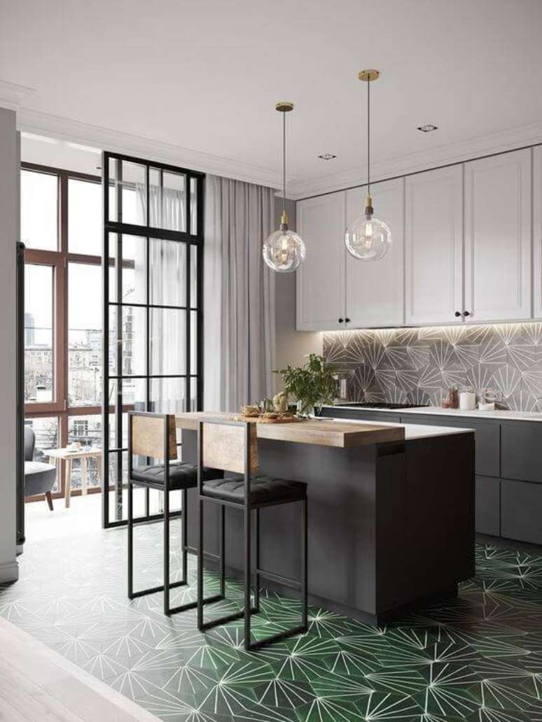 46. Decora&ccedil;&atilde;o com porta de vidro e cores neutras &ndash; Via: Revista VD