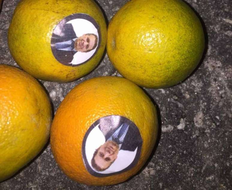 O vice-presidente Paulo Buosi foi chamado de laranja em protesto ocorrido em frente à sua empresa (Divulgação)
