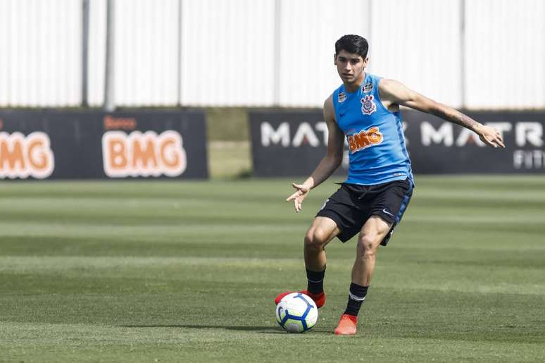 Araos custou cerca de R$ 17 milhões ao Corinthians (Foto: Rodrigo Gazzanel/Ag. Corinthians)