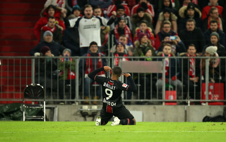 Bailey foi o herói da vitória do Leverkusen (Foto: Reprodução/Twitter)