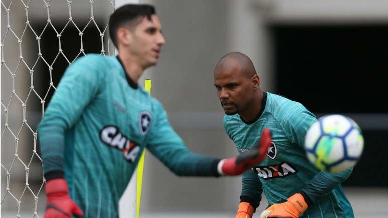 Jefferson e Gatito em treino do Botafogo (Foto: Vitor Silva/SSPress/Botafogo)