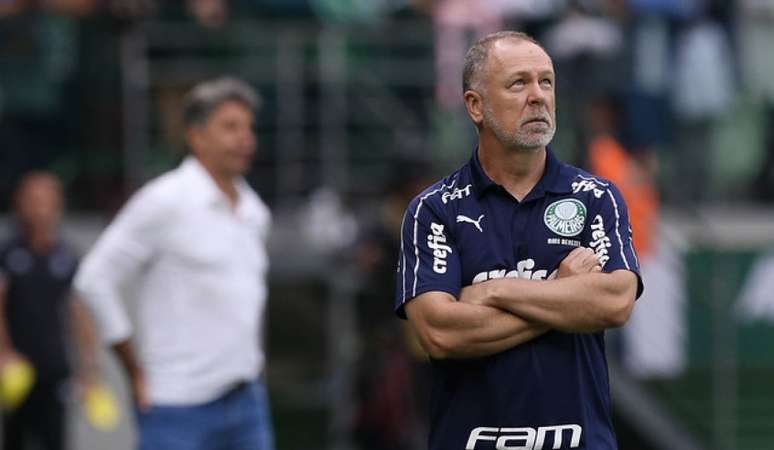 O técnico Mano Menezes deixou o Palmeiras com menos de três meses no cargo (Agência Palmeiras/Divulgação)
