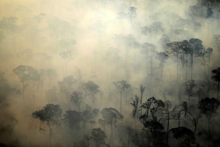 Fumaça decorrente de incêndio na floresta amazônica perto de Porto Velho
10/09/2019
REUTERS/Bruno Kelly