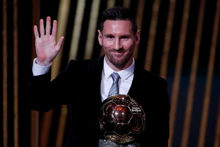 Messi conquista Bola de Ouro pela sexta vez e se torna maior vencedor