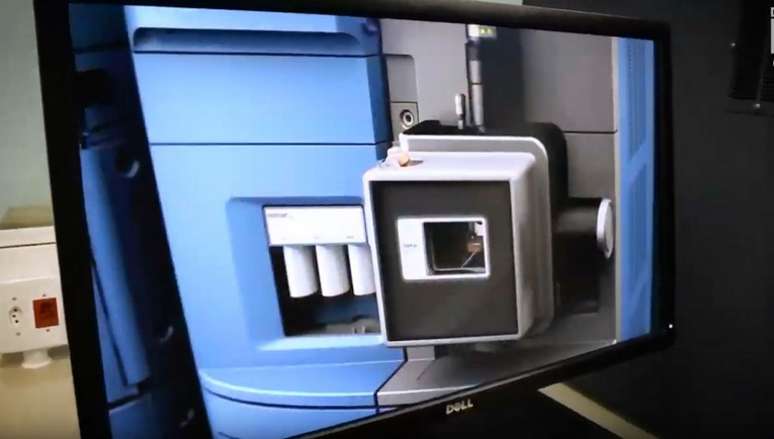 Um dos quatro aparelhos de espectrometria de massas em posse do COB. Legado não gera ciência (Foto: Reprodução)