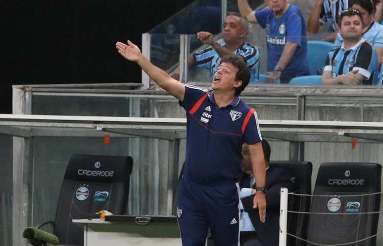 Fernando Diniz na derrota para o Grêmio - FOTO: Rubens Chiri/saopaulofc.net