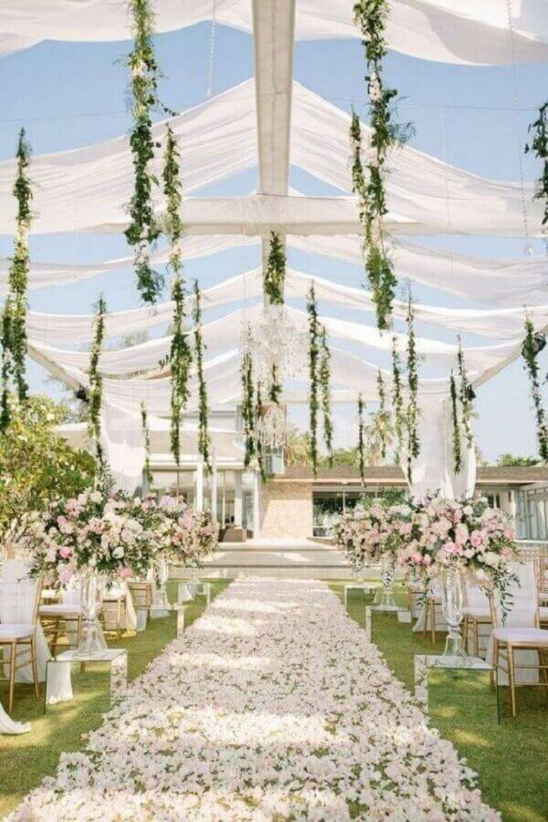 12. Tem v&aacute;rios tipos de cerim&ocirc;nia de casamento &ndash; Foto: Best Wedding Invitations