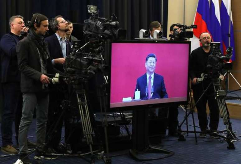 Xi Jinping participa de videoconferência com Putin para inaugurar gasoduto