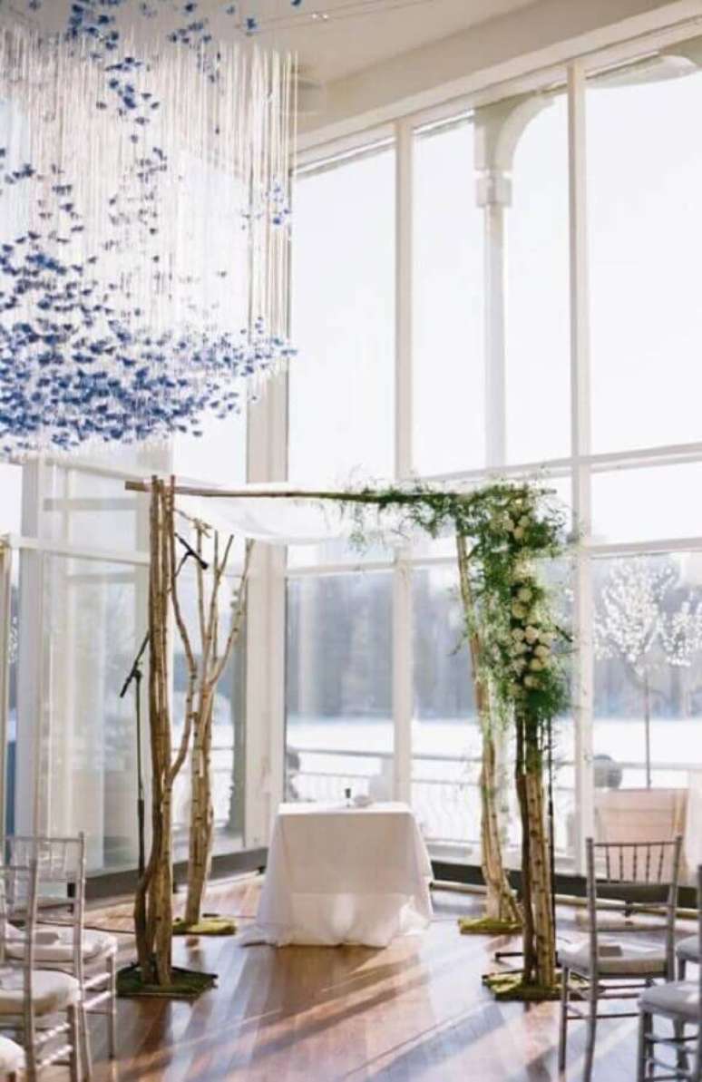 46. Decora&ccedil;&atilde;o r&uacute;stica para cerim&ocirc;nia de casamento simples &ndash; Foto: Pinterest