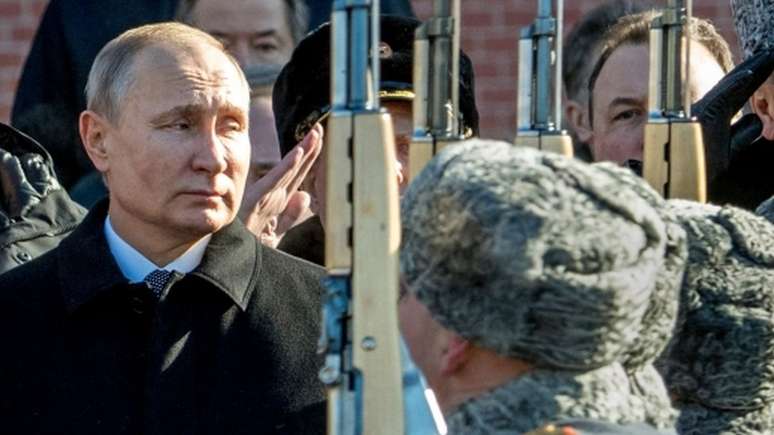 O presidente Putin alertou o ocidente para não cruzar as 'linhas vermelhas' dos interesses de segurança nacional da Rússia