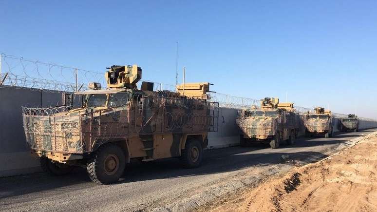 Tropas turcas e russas estão realizando patrulhas terrestres conjuntas no norte da Síria