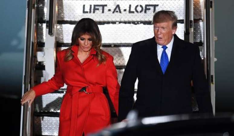 Donald e Melania Trump desembarcam em Londres para cúpula da OTAN