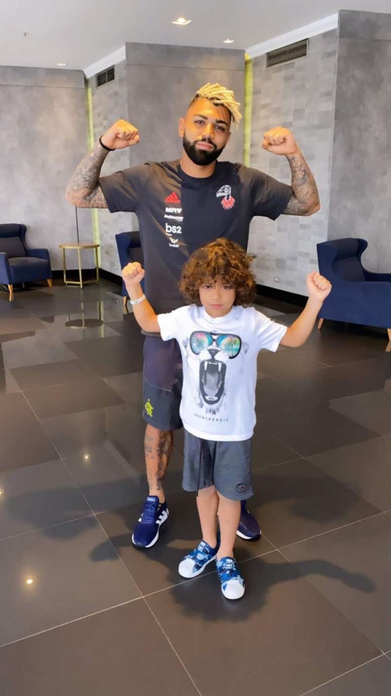 Gabigol postou a foto com Luke, filho mais novo de Felipe Melo (Foto: Reprodução)