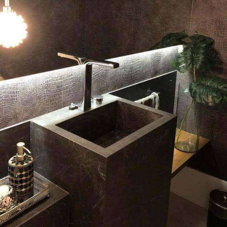 32. A torneira para pia de banheiro pode ser moderna. Projeto de Diamond Stone