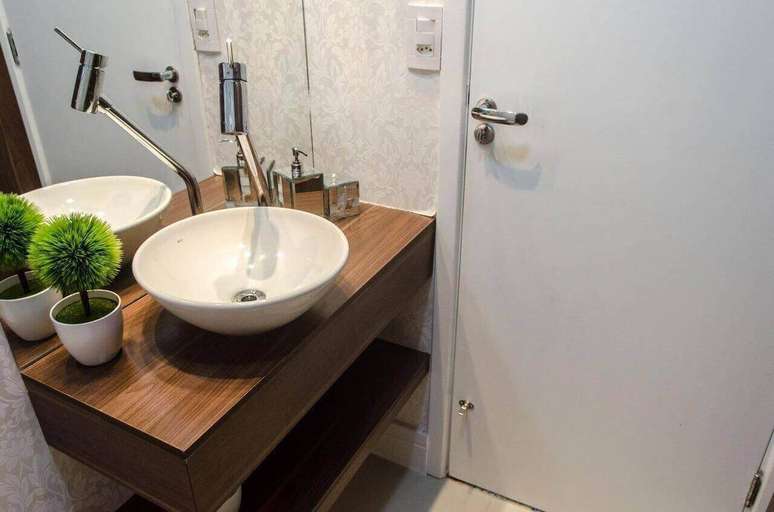 26. A torneira para pia de banheiro &eacute; chamativa a depender do tamanho. Projeto de Paula Danielly Said