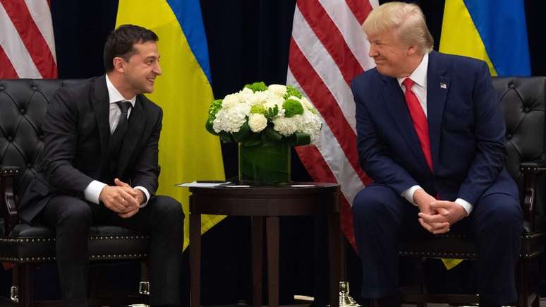 Telefonema entre Trump e o presidente da Ucrânia, Volodymyr Zelensky, motivou pedido de impeachment