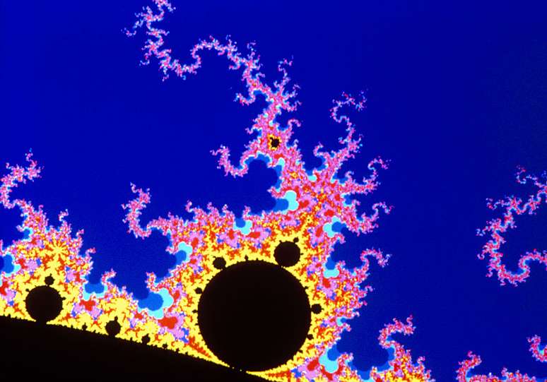 Este &eacute; o fractal mais famoso gerado por computador: uma paisagem turbulenta, emplumada e aparentemente org&acirc;nica que lembra o mundo natural, mas &eacute; completamente virtual