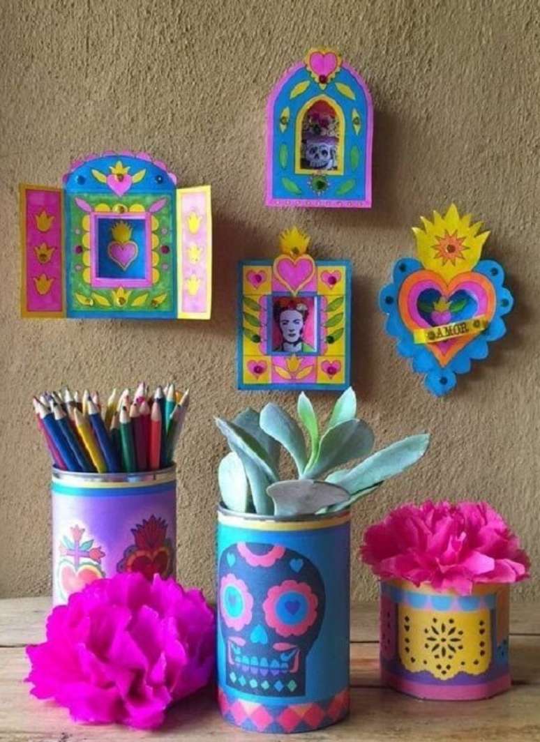 47. As latas decoradas podem receber um acabamento colorido. Fonte: Pinterest