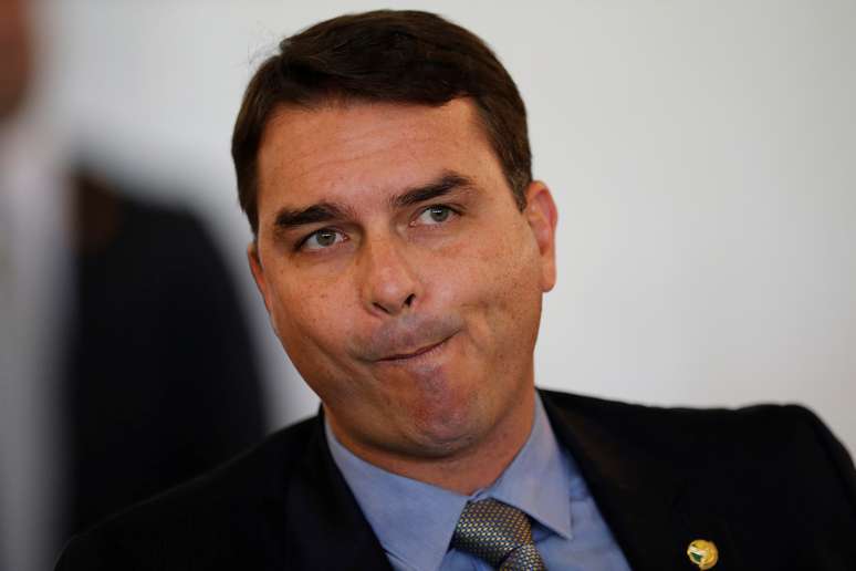 Flávio Bolsonaro alega engano em voto sobre fundo eleitoral