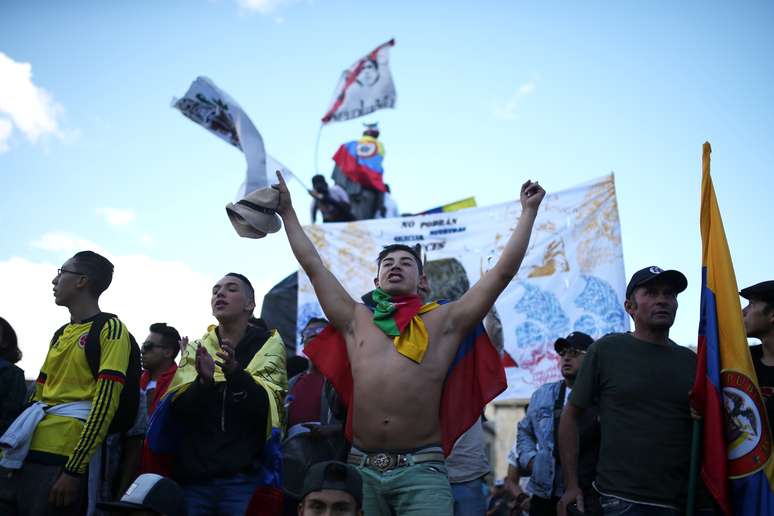 Manifestantes participam de protesto durante greve em Bogotá, Colômbia. 4/12/2019. REUTERS/Luisa Gonzalez