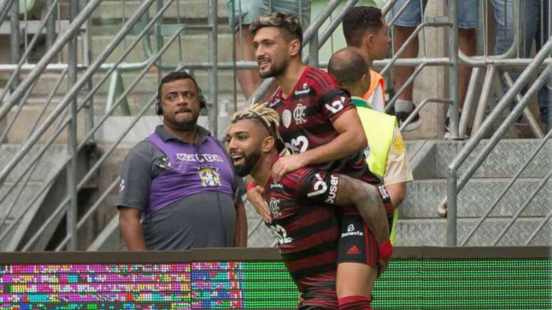 Gabigol passou duas rodadas com os dreads: contra o Ceará, mas não atuou, e Palmeiras (Alexandre Vidal/Flamengo)