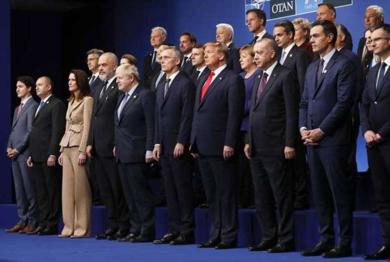 Líderes de Estados-membros da OTAN posam para fotos durante reunião em Londres