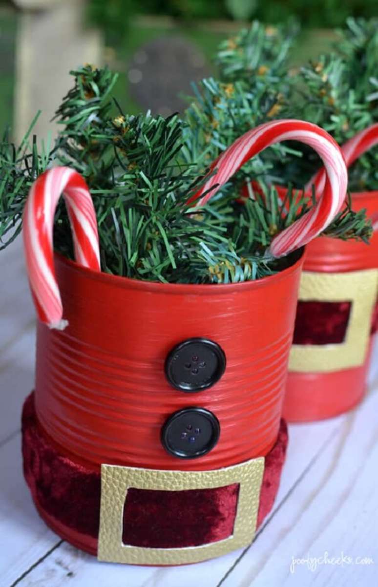 7. Decore a mesa de Natal com latas decoradas. Fonte: Pinterest