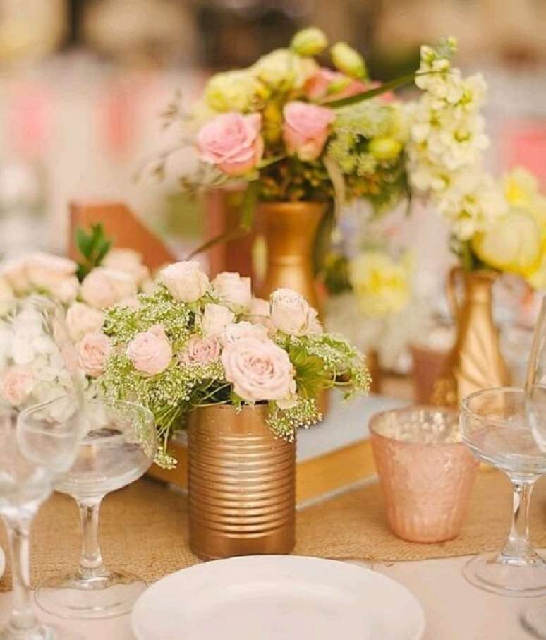 70. Invista em latas decoradas douradas. Fonte: Pinterest