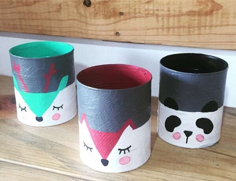 81. Pinte de forma criativa as latas de alum&iacute;nio. Fonte: Dicas de Mulher